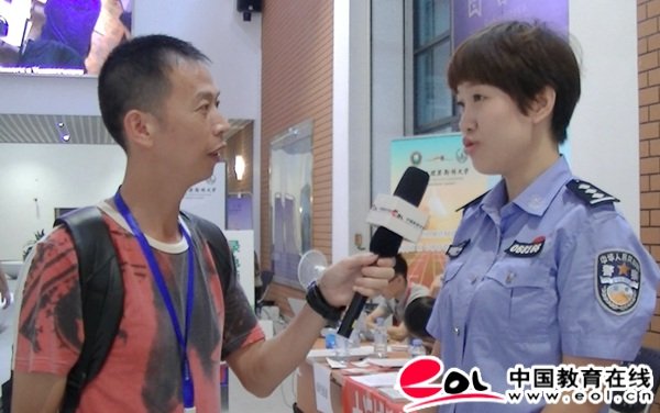 undefined 校内各岗位的工作人员7点前已经全部到