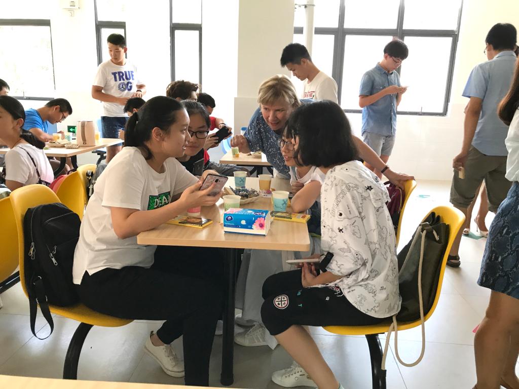 来自莫斯科大学的俄罗斯籍教师们给华胜