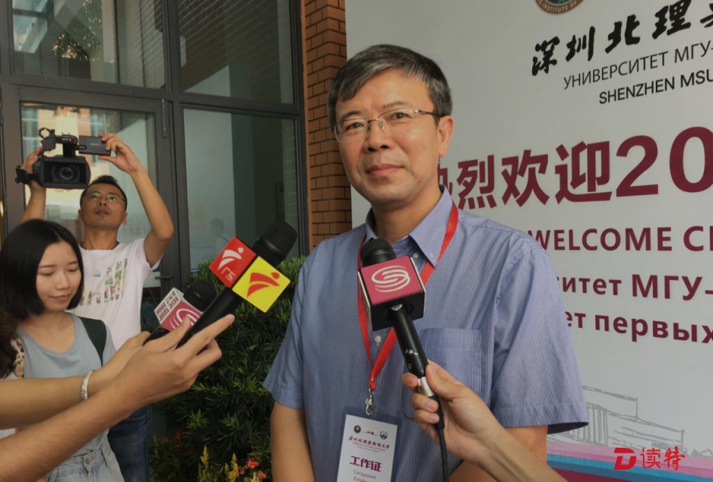 undefined 此次迎新活动的志愿者全部为该校新生