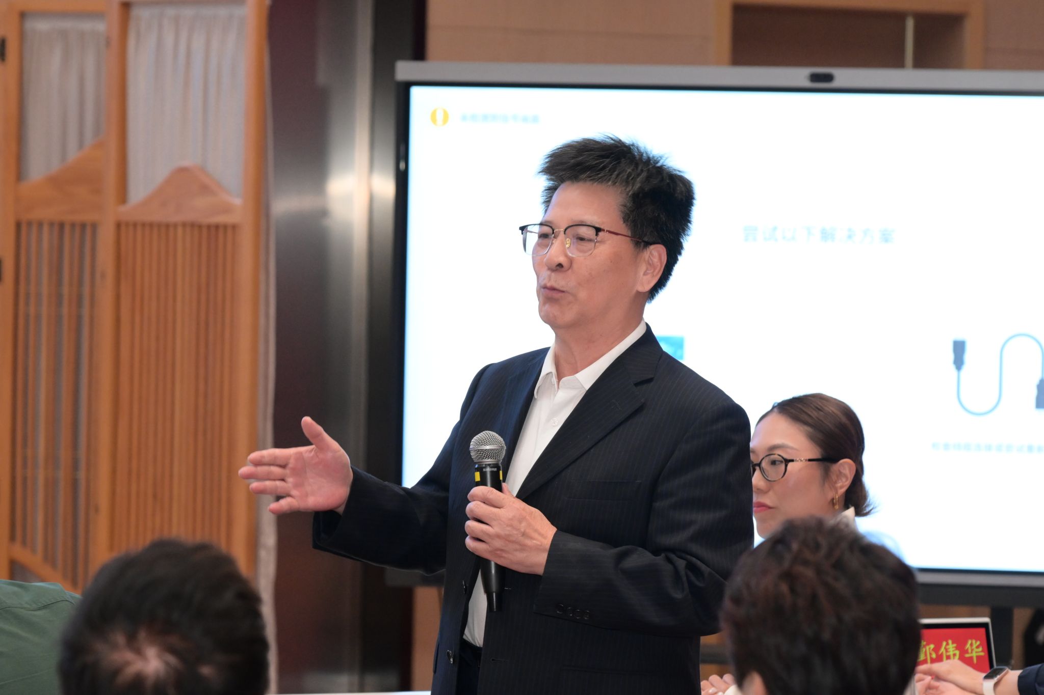image12.jpeg 专家学者及社会各界人士