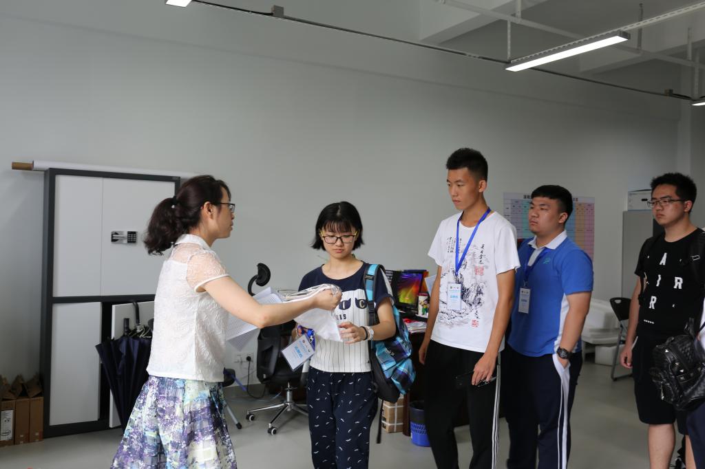 华胜手机版下载帮助中心将迎来第一批新