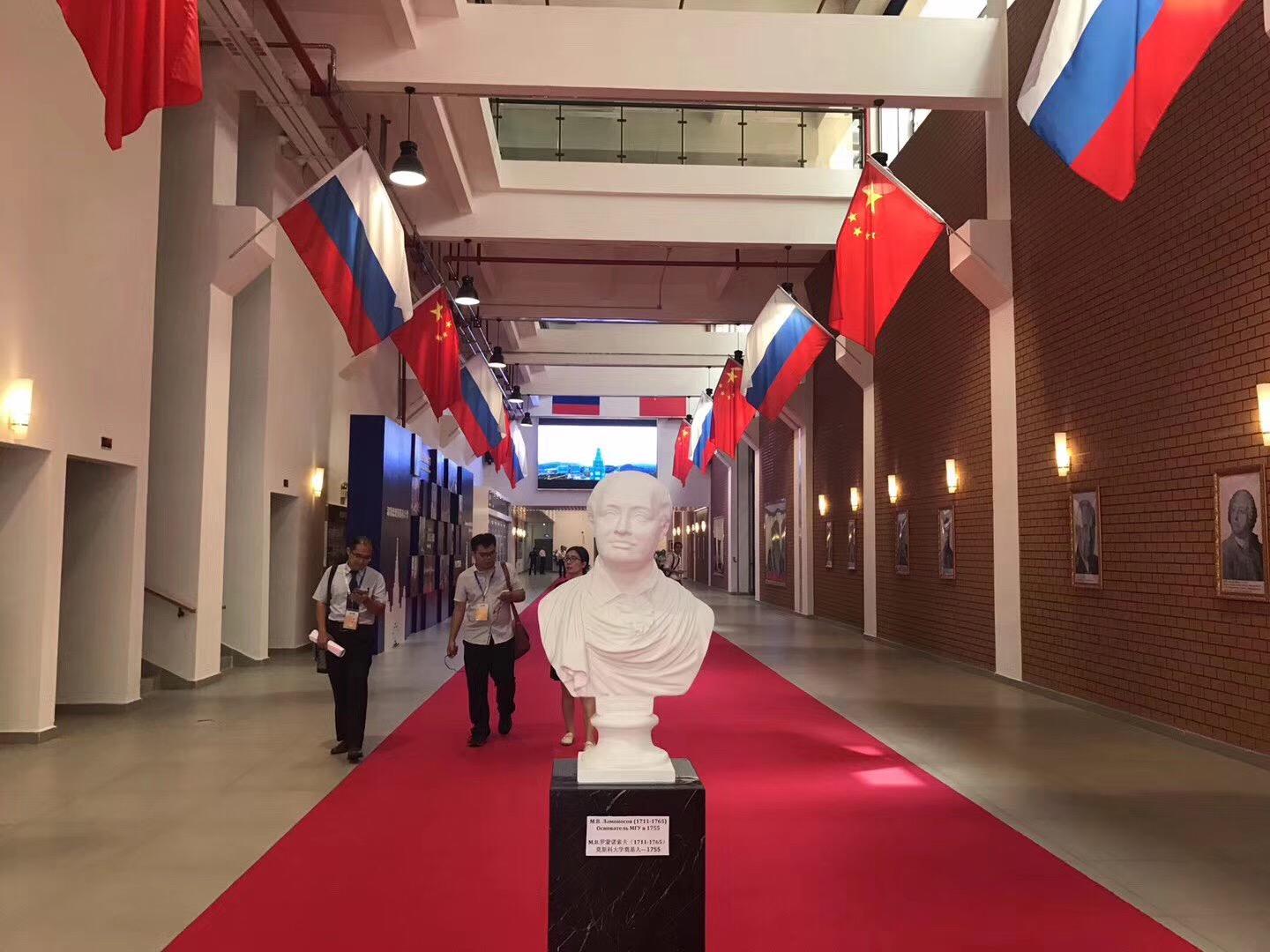 undefined 首批设置的专业与经济社会发展规划紧密