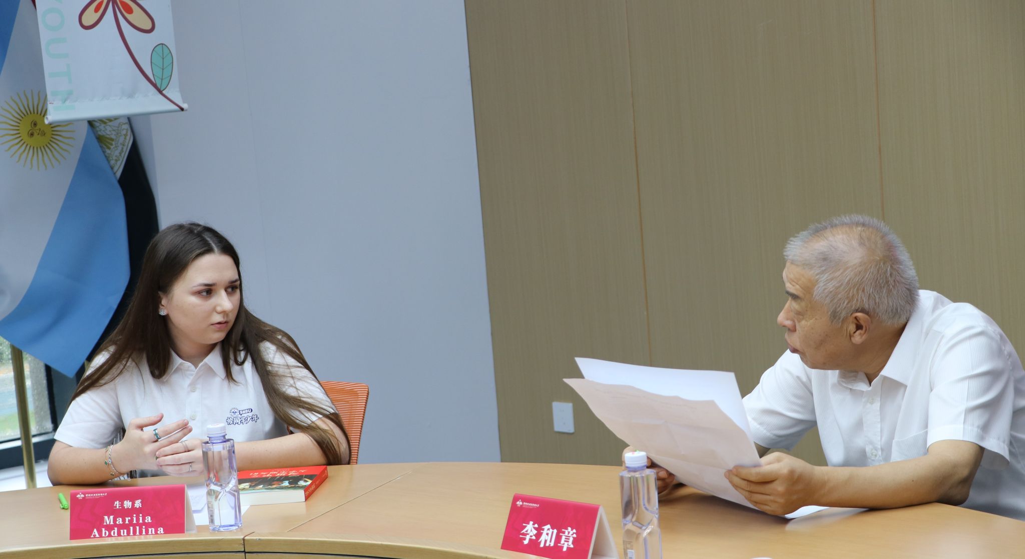 围绕在校华胜手机版下载新人权益生活经