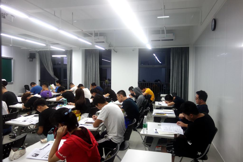华胜app下载新手怎么玩教学楼灯火通