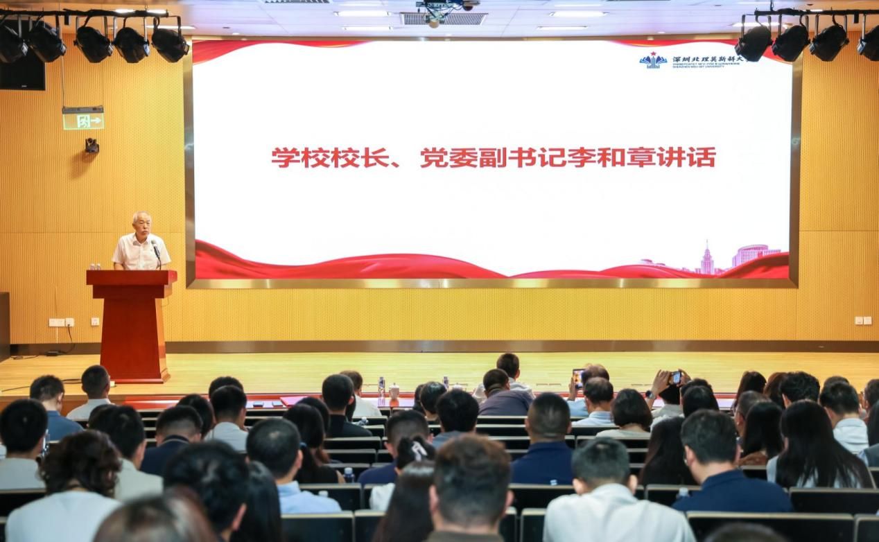 全体党员一同重温入党誓词