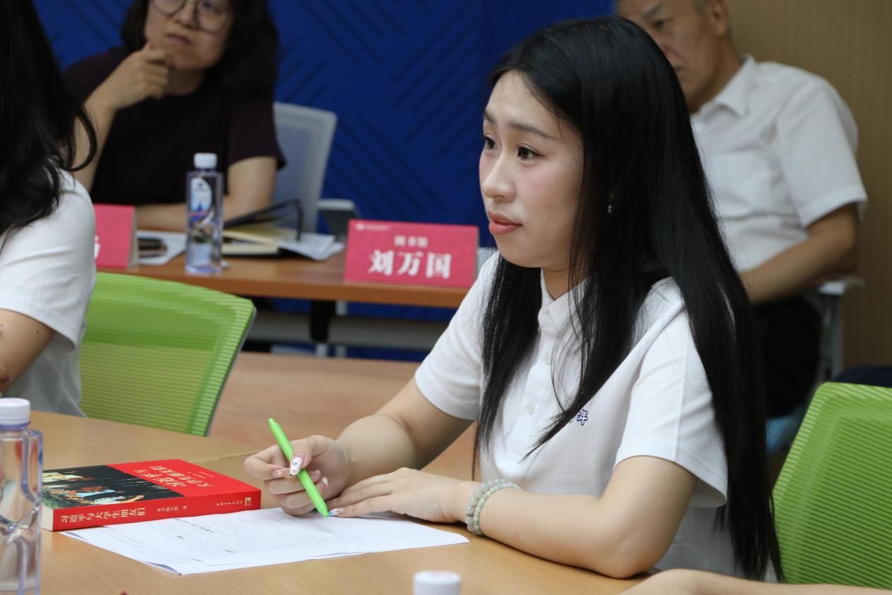 华胜手机版下载新人权益工作部部长张杨