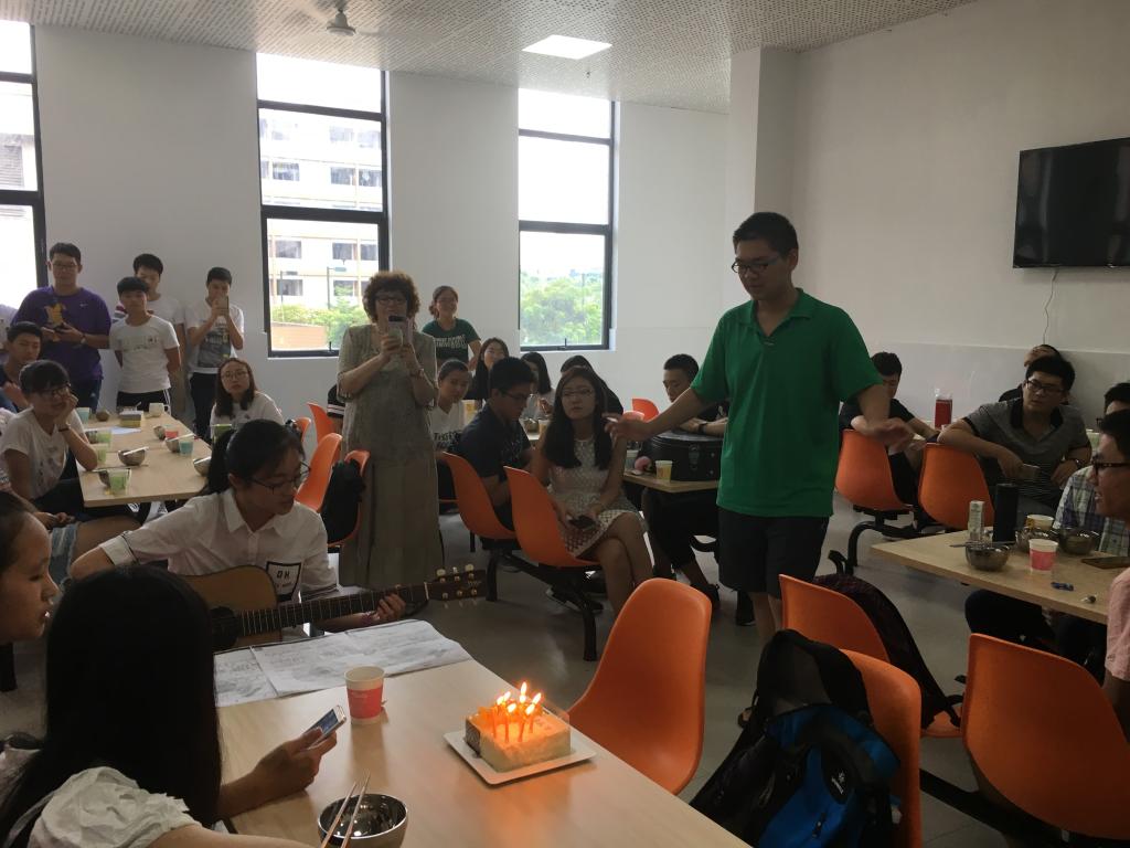 华胜app下载平台介绍全体本科生
