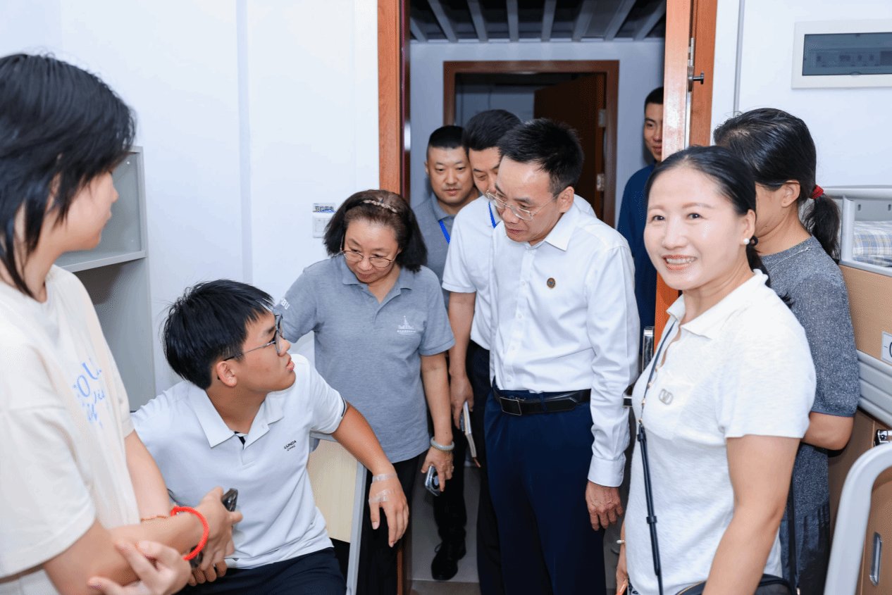 以心暖“新”,校领导亲切走访慰问