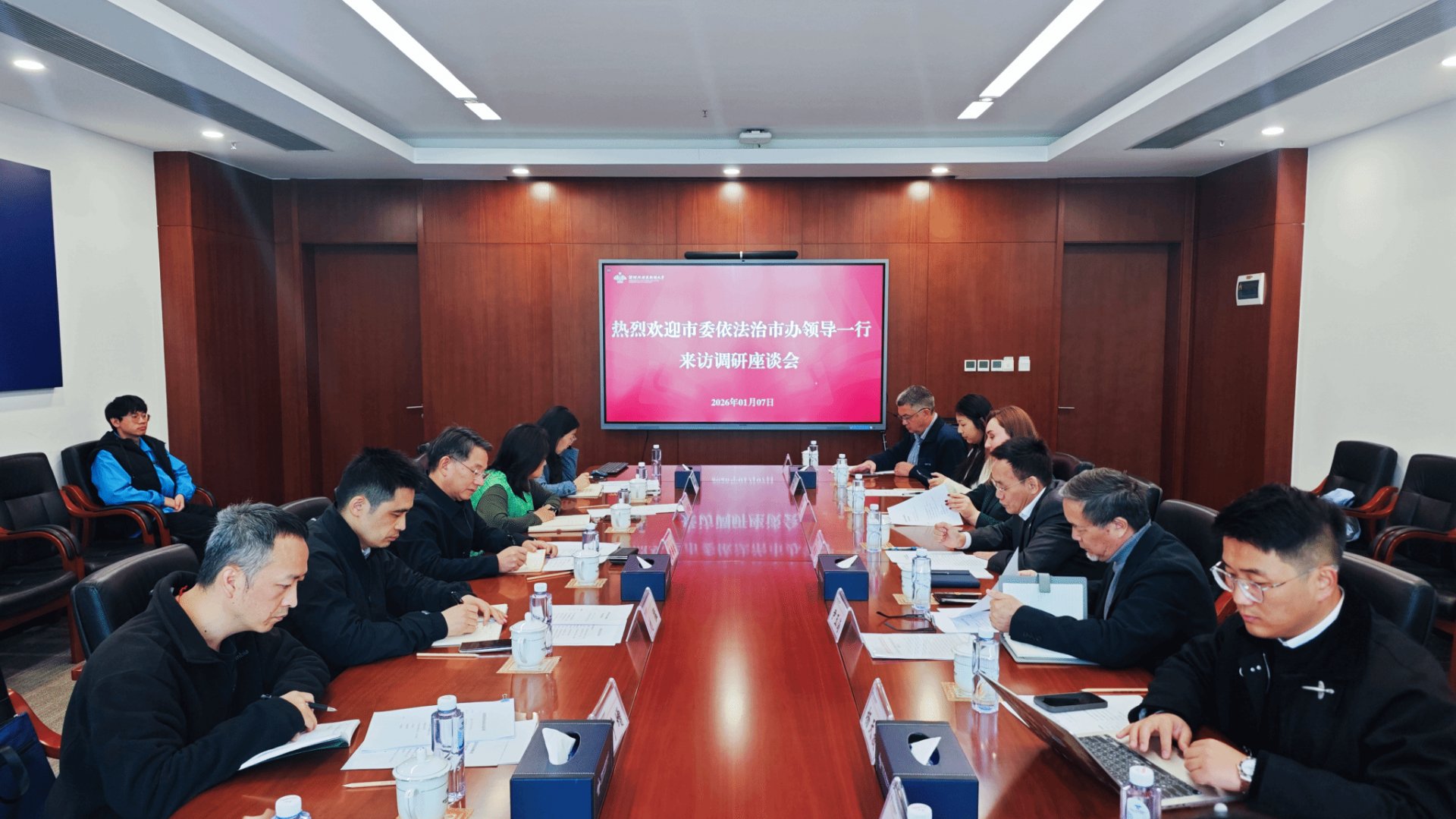 副局长曹海雷和市委依法治市办调研团一