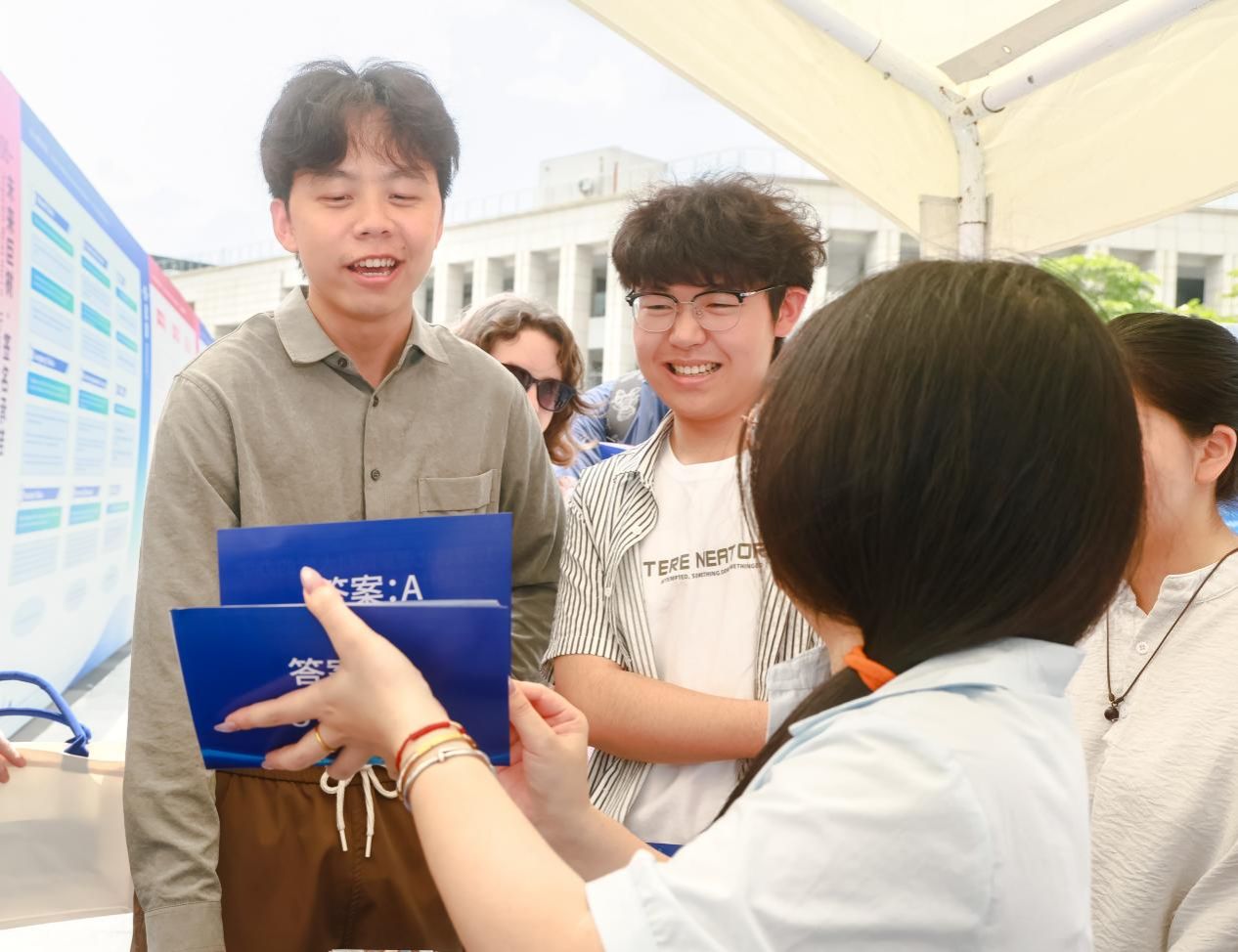 image19.jpeg 高校与政府部门嘉宾齐聚一堂