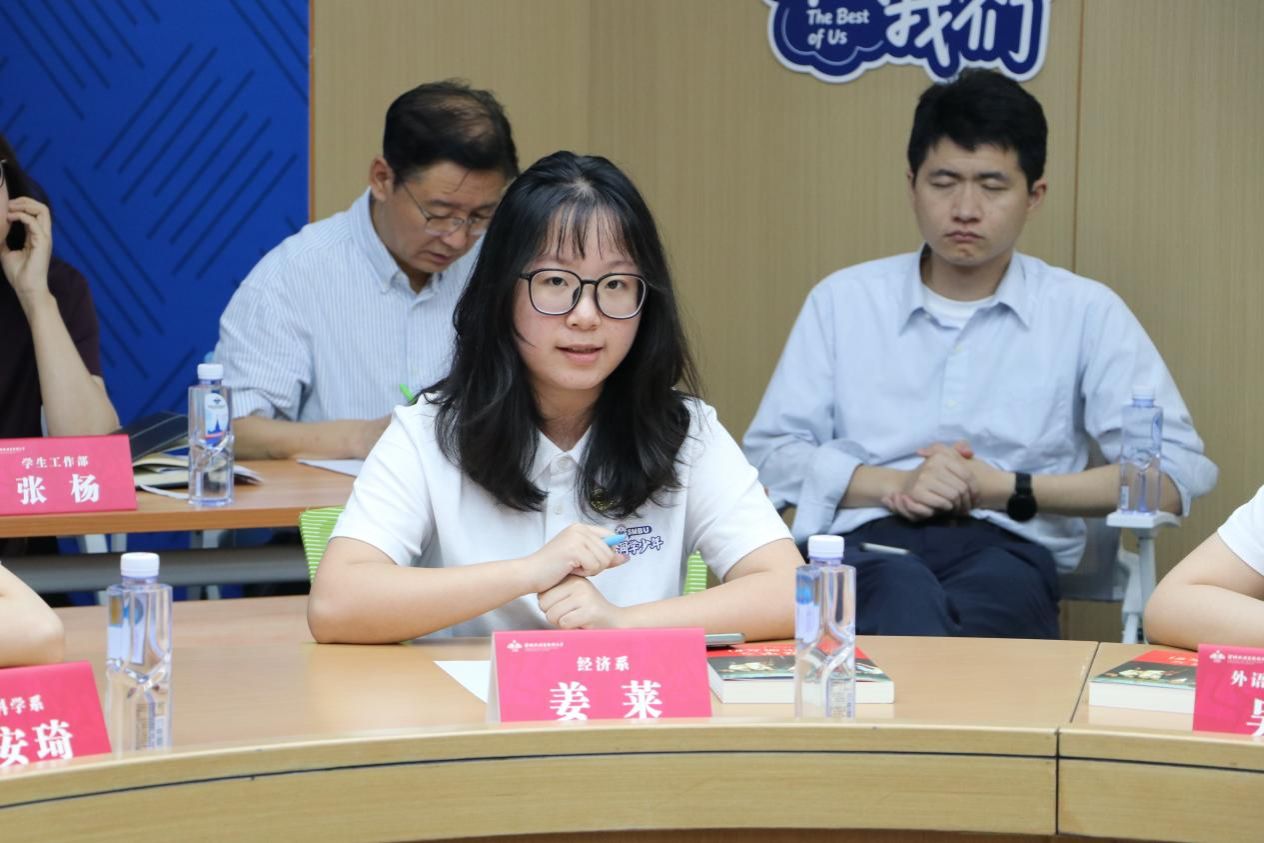 图书馆馆长刘万国