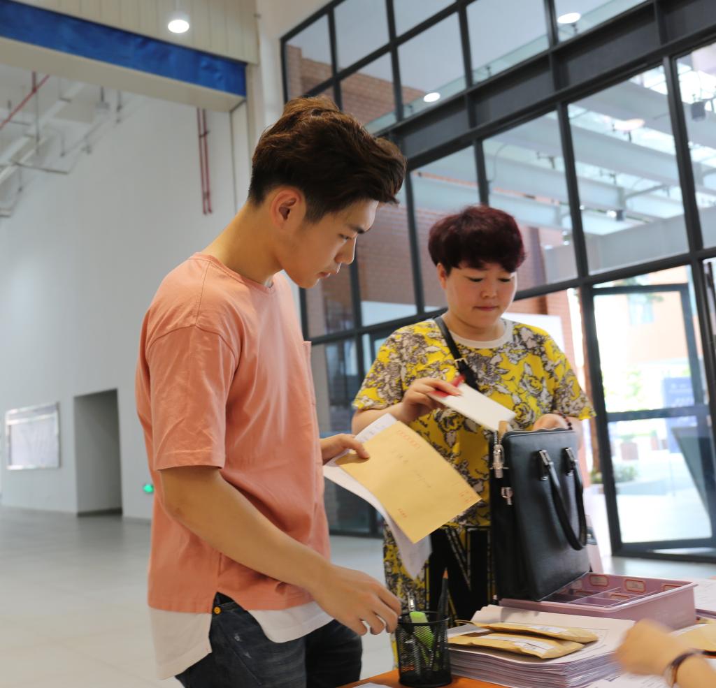先将自己的手续办理完成
