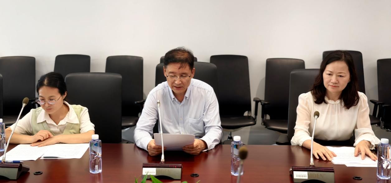 image6.jpeg 梁希之先生一行将先生毕生珍藏图书