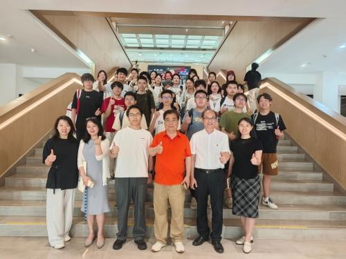 small.jpg 推动思政理论与前沿科技发展深度融合