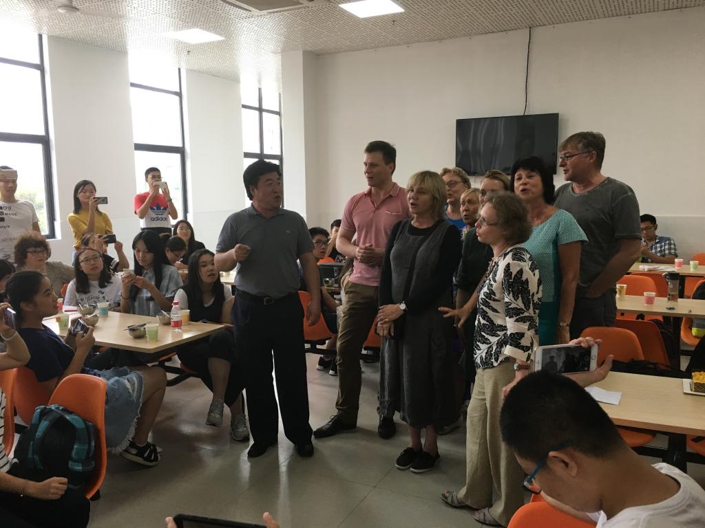 班主任和研究生助教参加了此次活动