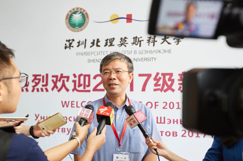 凸显华胜手机版下载新手怎么玩的国际化