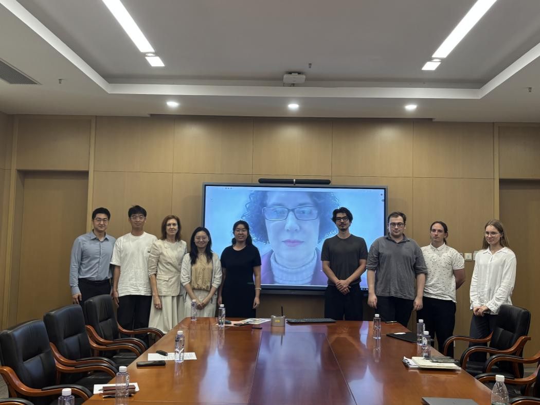 image4.jpeg 本次会议由管理系主任安德留什娜教授主